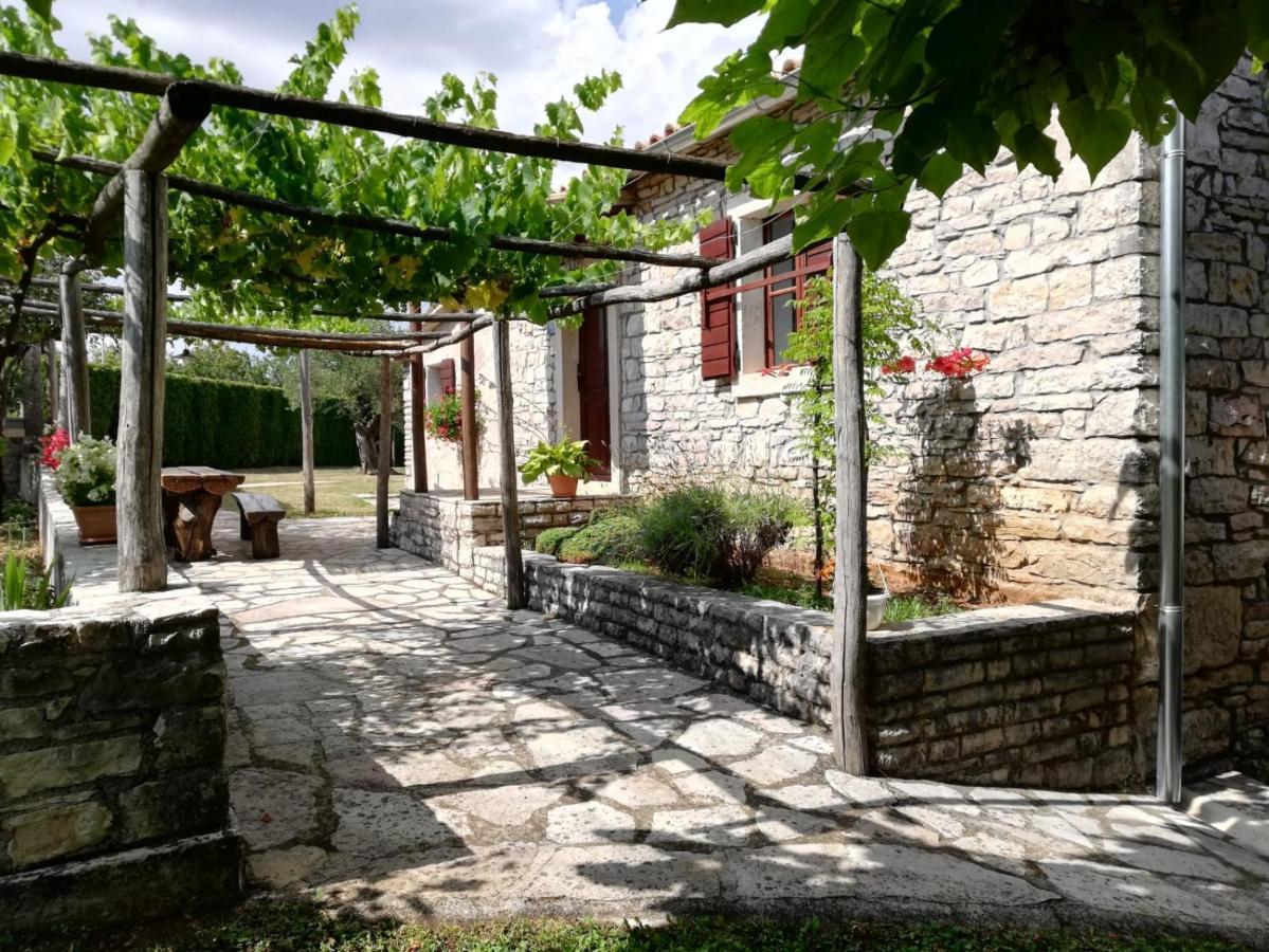 Holiday Home Maria Pazin Exterior foto